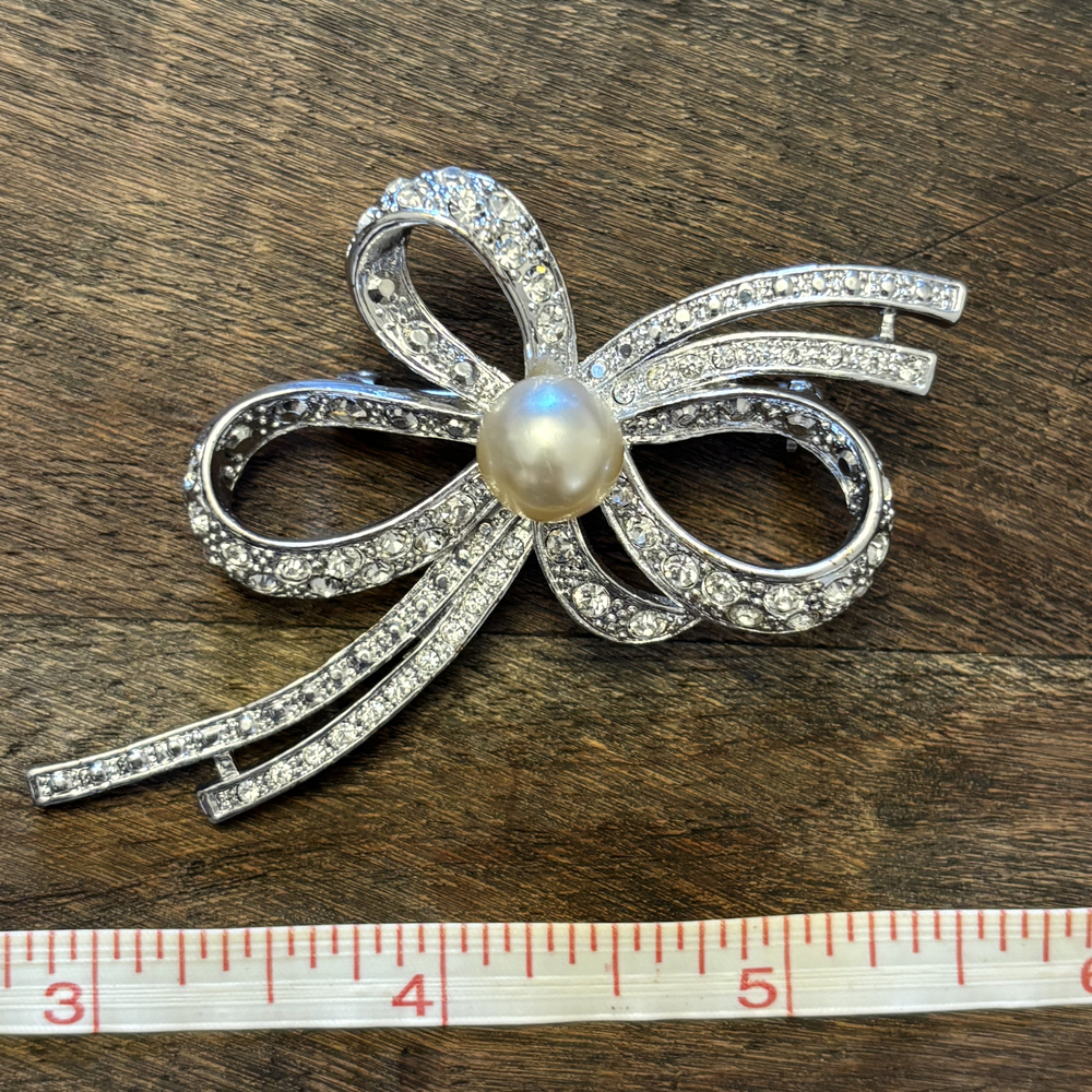 Faux Diamond Ribbon Bow Faux Pearl Brooch Silver Tone